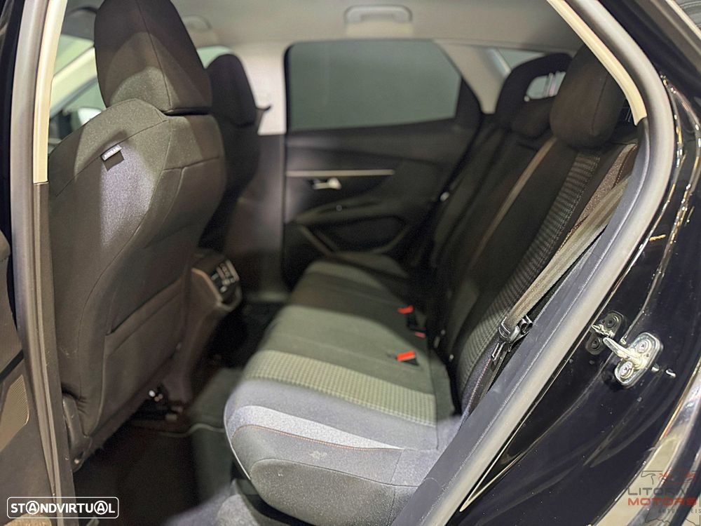 Peugeot 3008 1.2 PureTech Allure EAT8 - 17