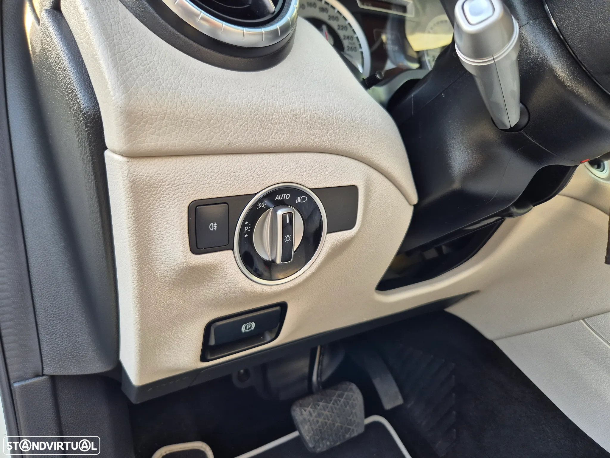 Mercedes-Benz A 220 CDI 4Matic 7G-DCT AMG Line - 13