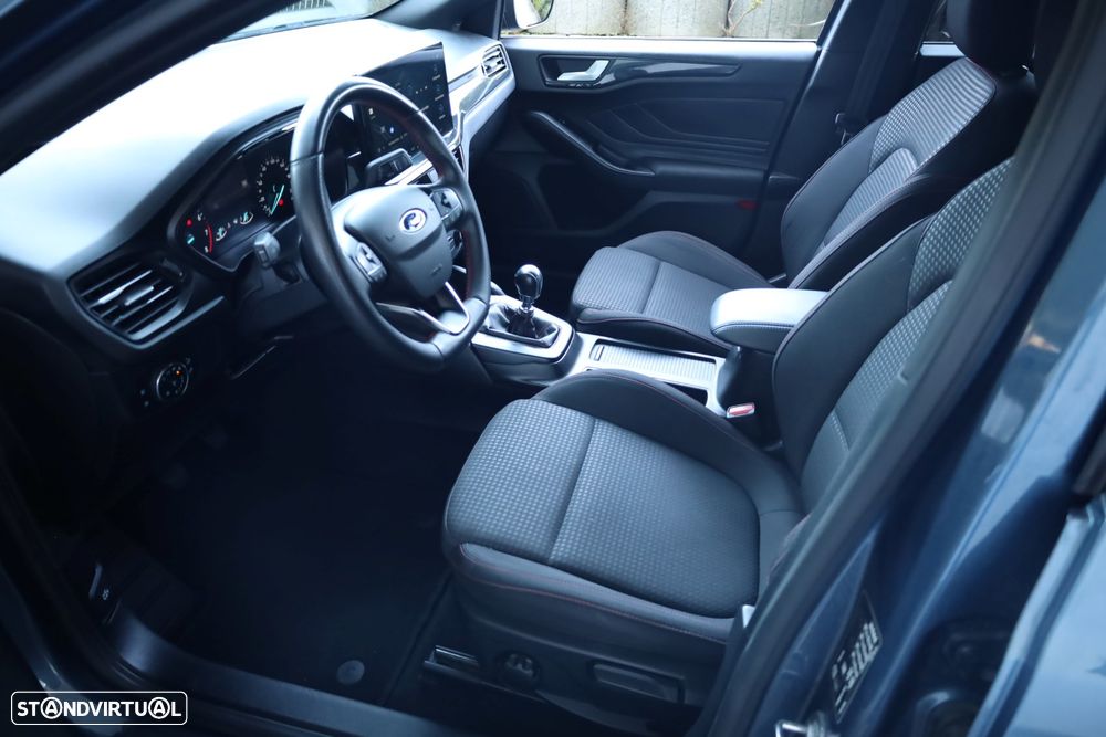 Ford Focus 1.0 EcoBoost MHEV ST-Line - 44