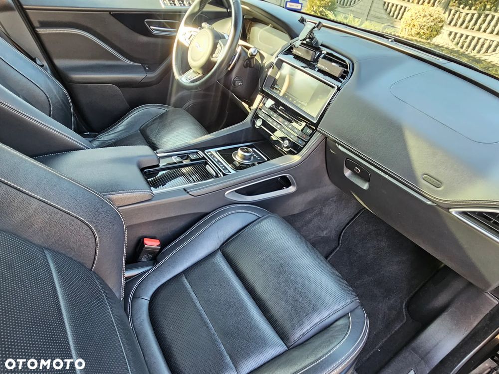 Jaguar F-Pace 2.0 i4D AWD R-Sport - 17