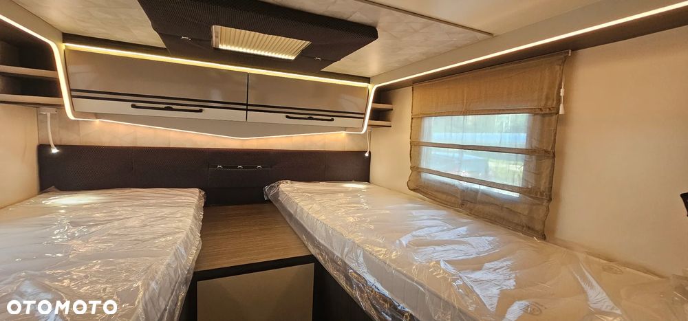McLOUIS NEVIS 873 - INTEGRA - KAMPER - 24
