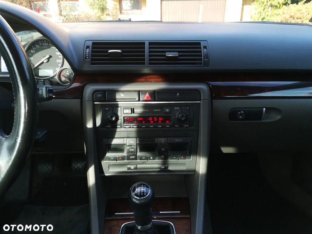 Audi A4 Limousine - 3