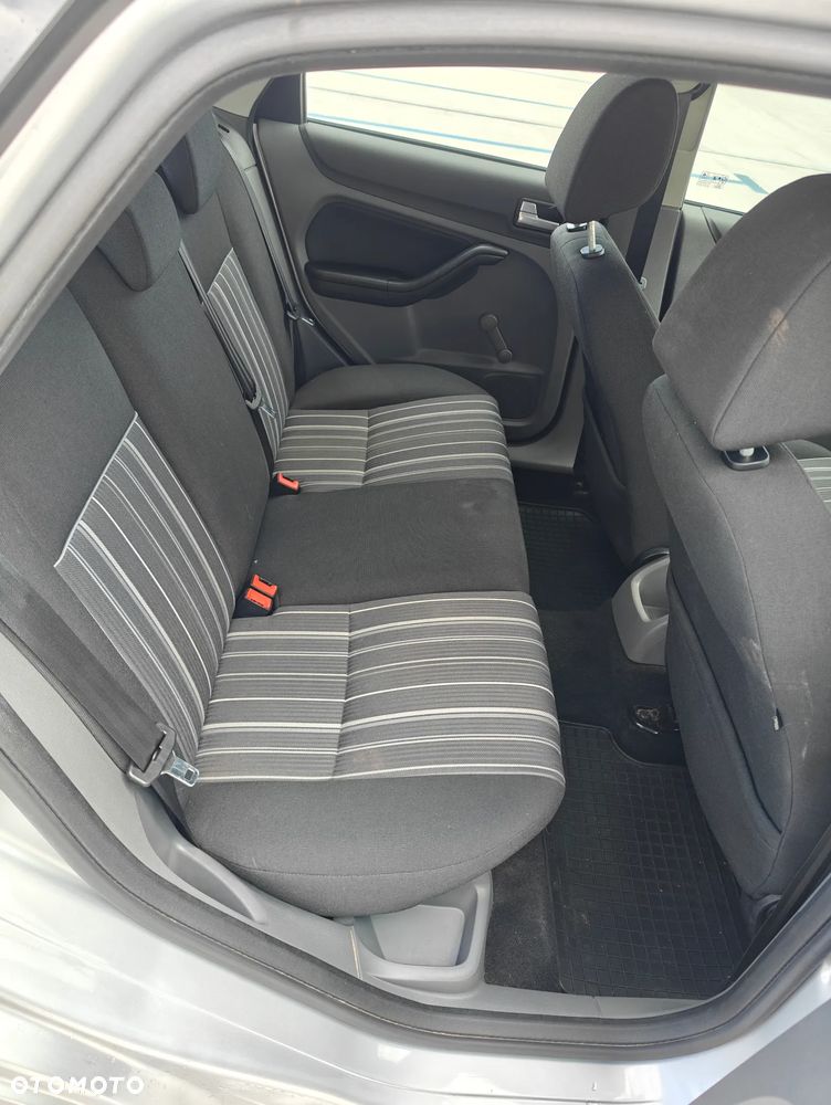 Ford Focus 1.6 Trend - 16