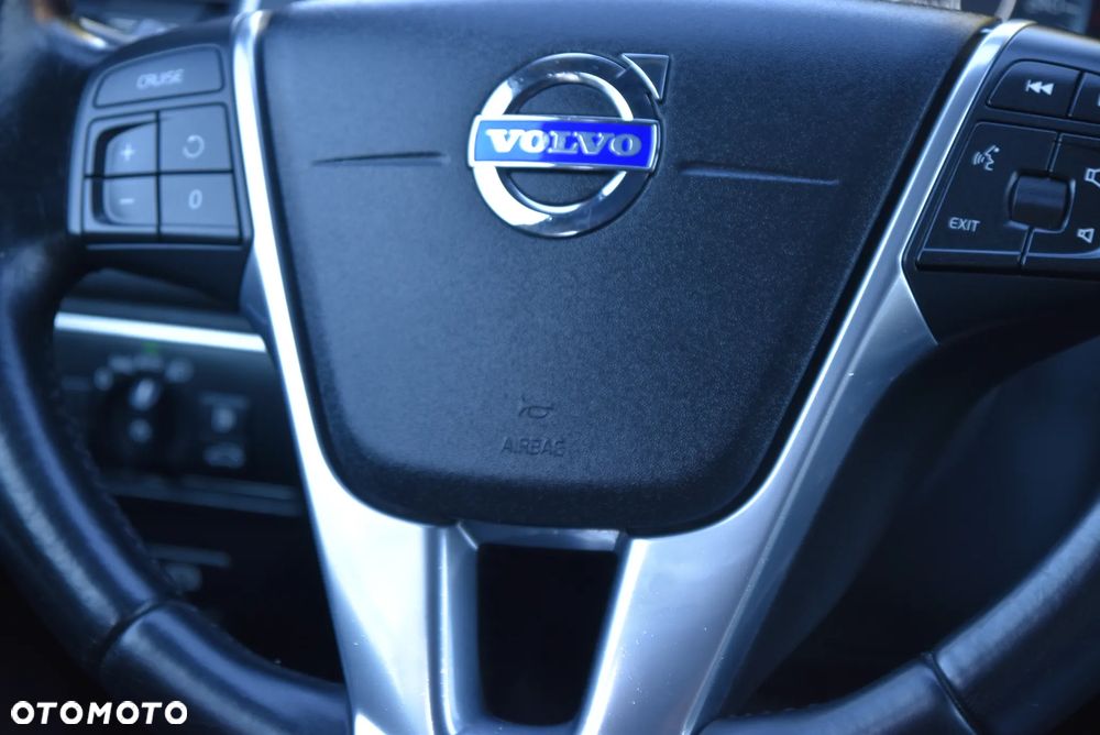 Volvo XC 60 D4 Momentum - 18