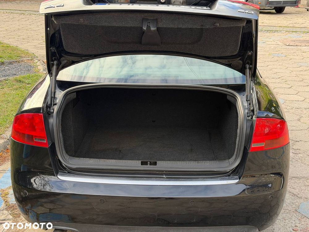 Audi A4 Limousine - 8