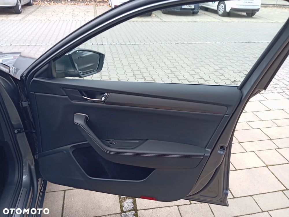 Skoda Superb 2.0 TDI SCR Style DSG - 23