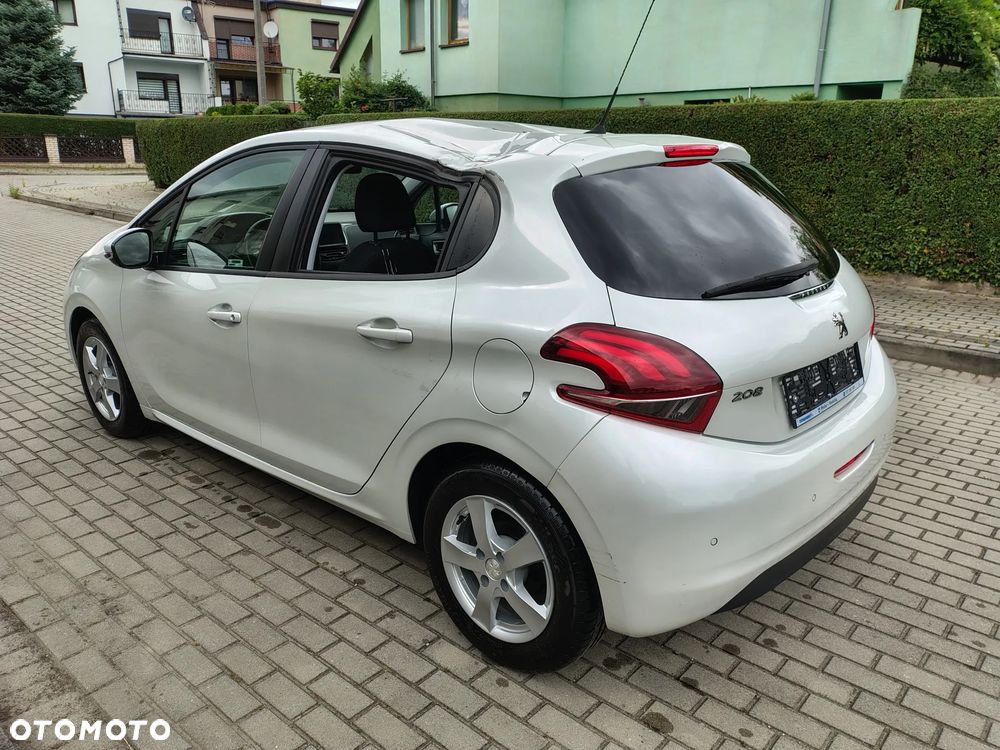Peugeot 208 - 5