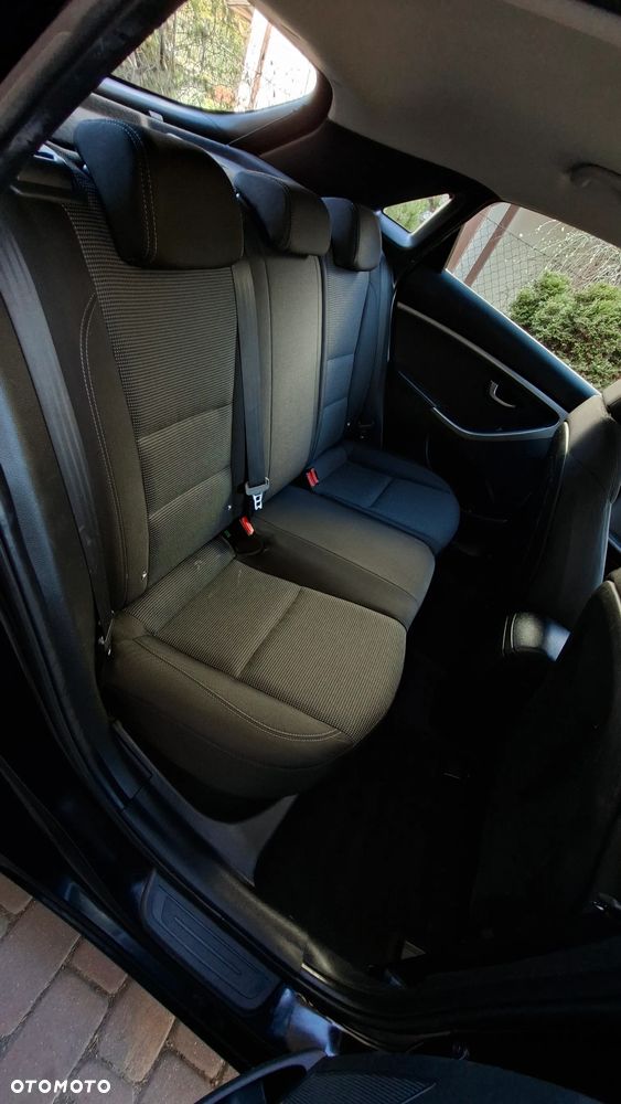 Hyundai i30 blue 1.4 Passion - 13