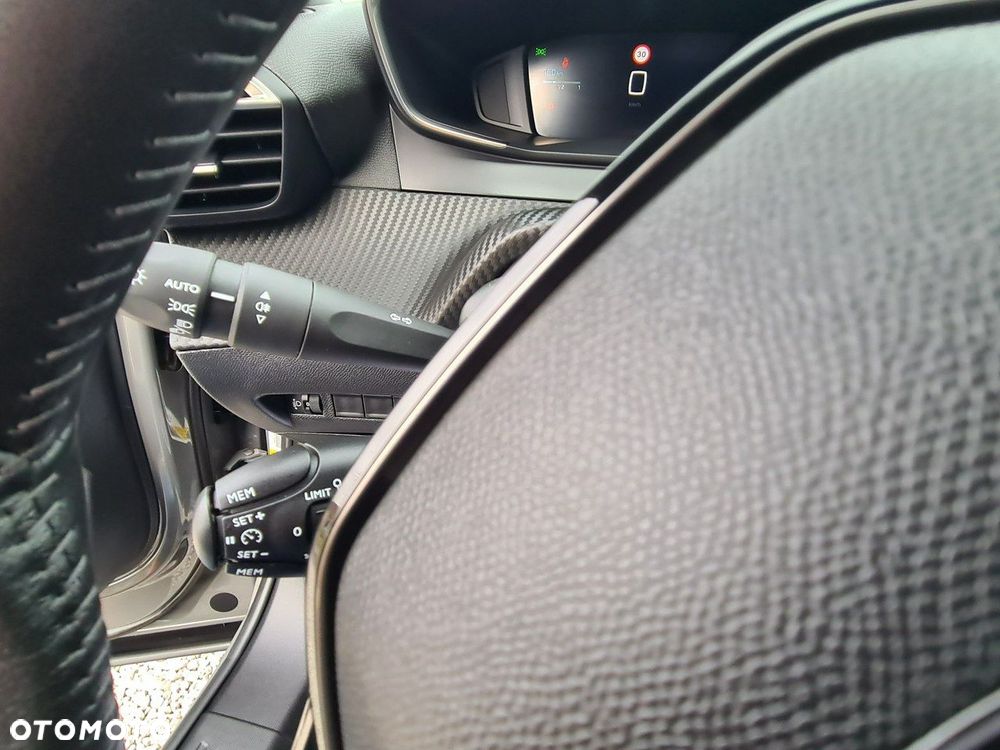 Peugeot 2008 PureTech 100 Allure S&S BVM6 - 21