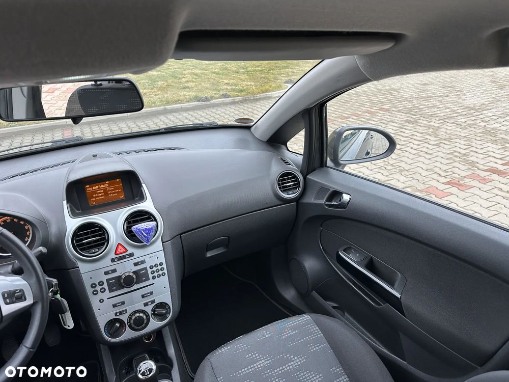 Opel Corsa 1.4 16V Satellite - 34