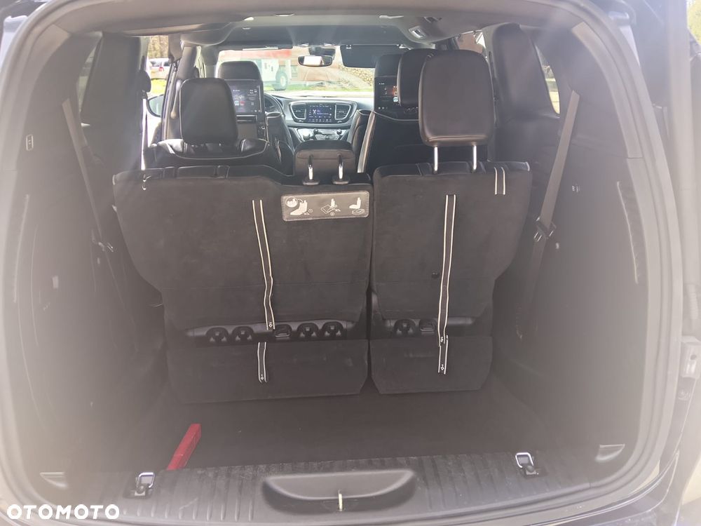 Chrysler Pacifica - 8