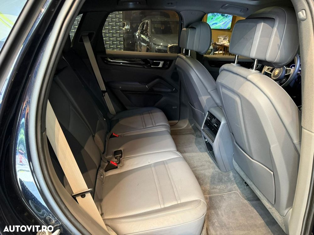 Porsche Cayenne - 21