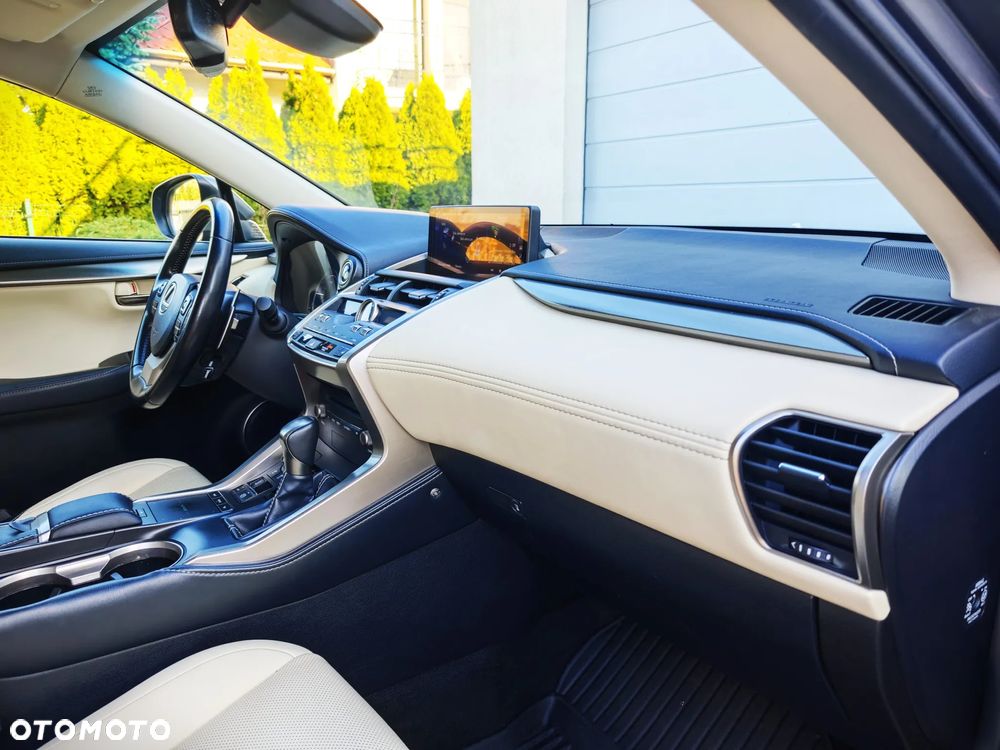Lexus NX 300h Prestige AWD - 16