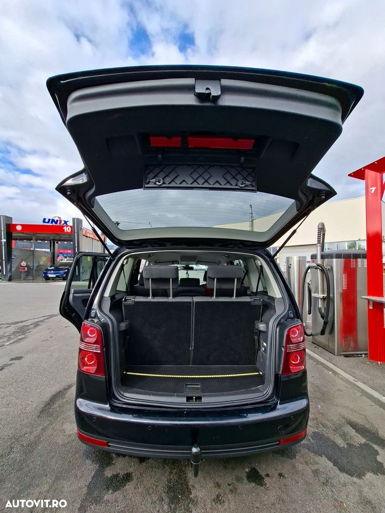 Volkswagen Touran 2.0 TDI DPF DSG Highline - 15
