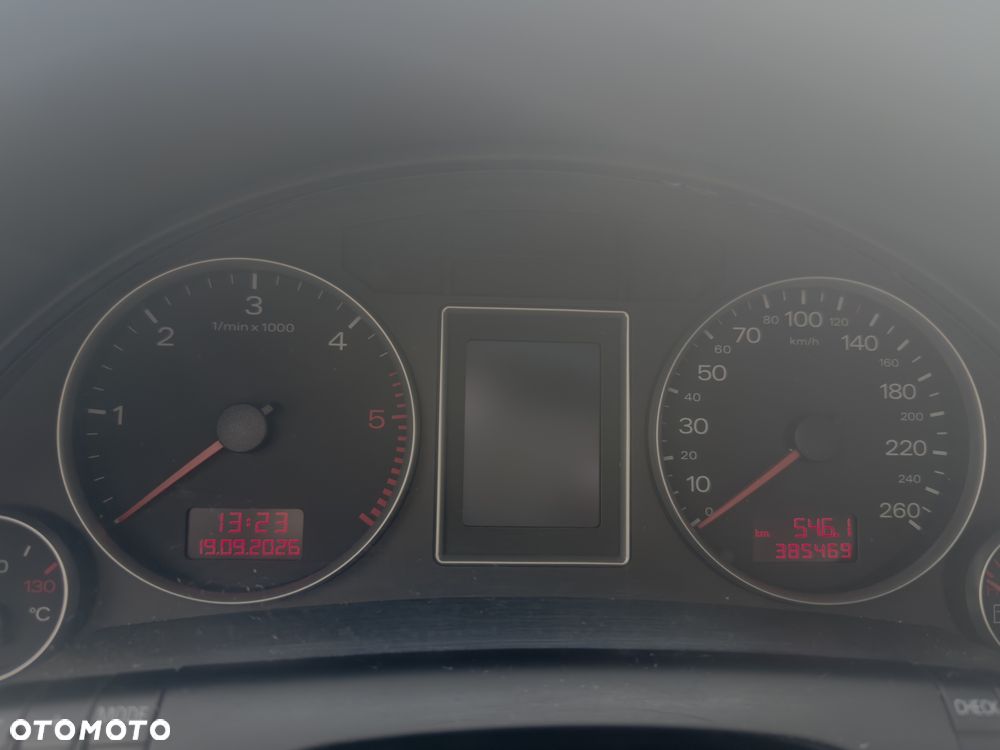 Audi A4 Limousine - 8