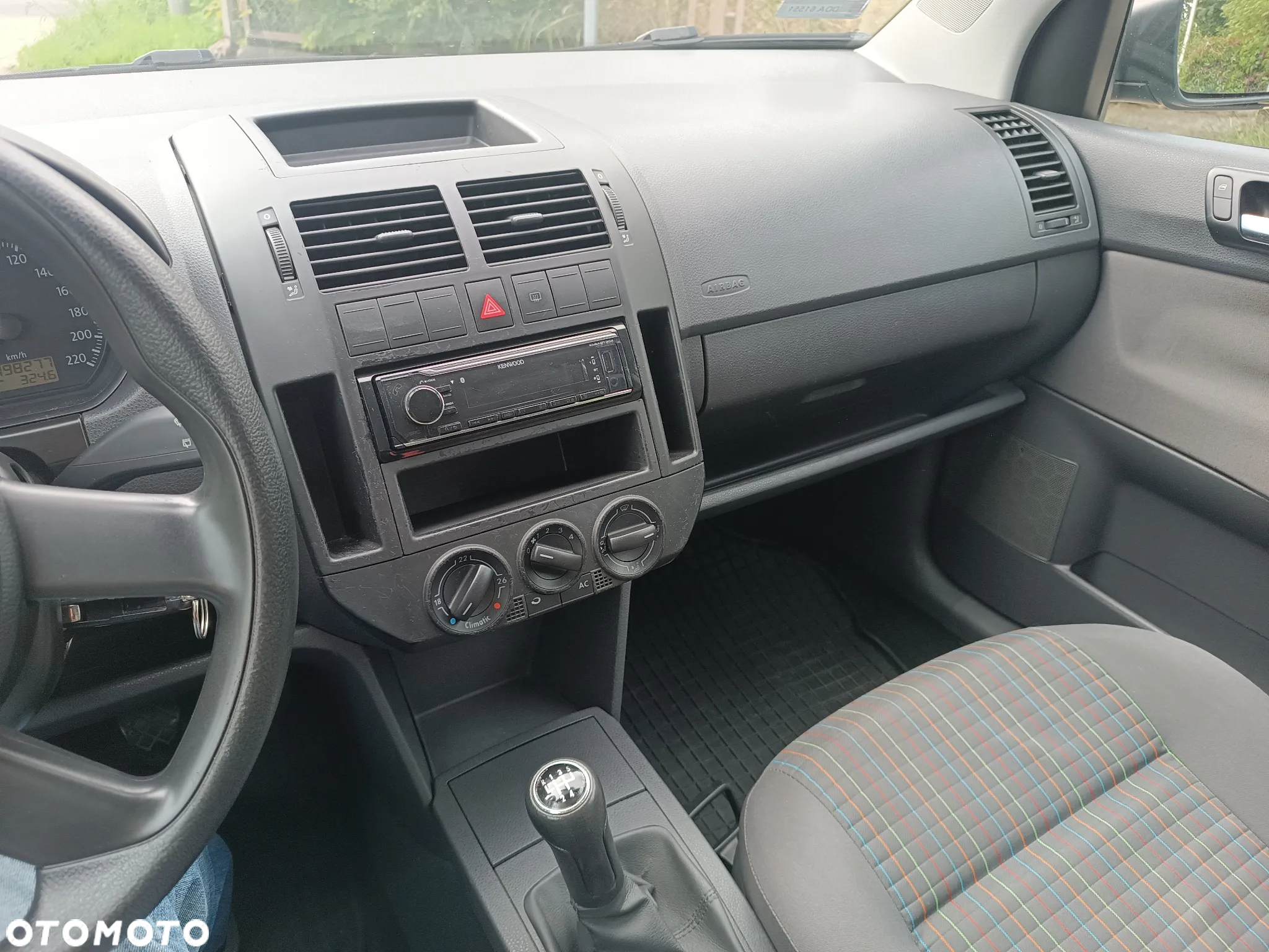 Volkswagen Polo 1.4 16V Comfortline - 11