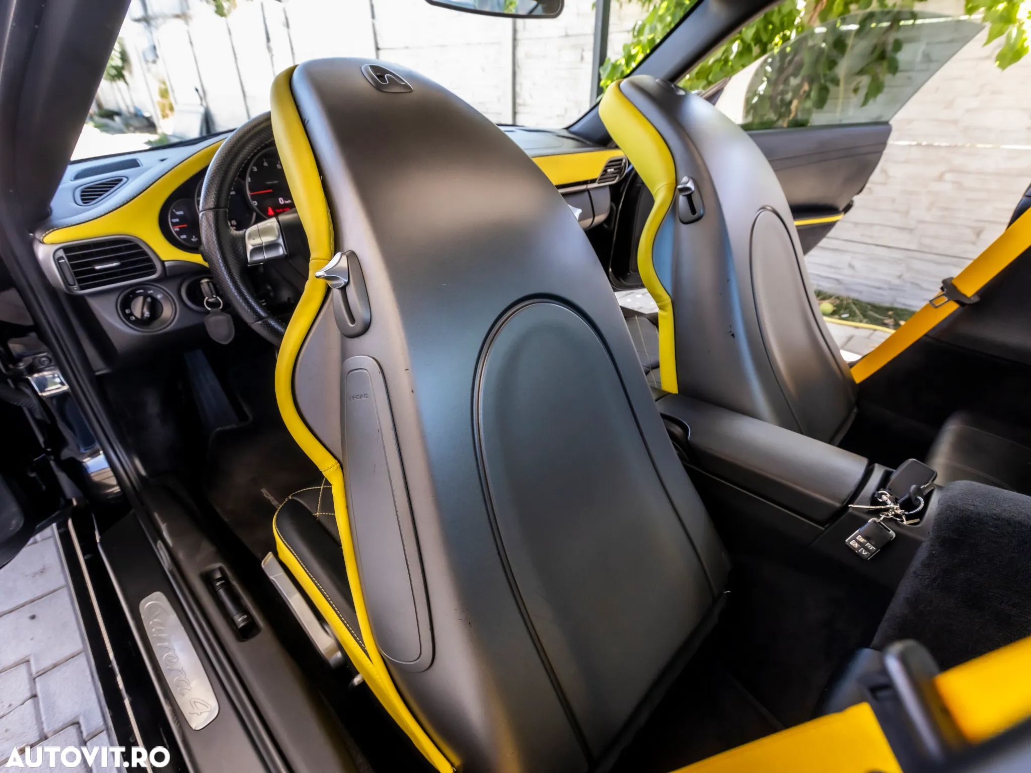 Porsche 911 Carrera 4 Tiptronic S - 15