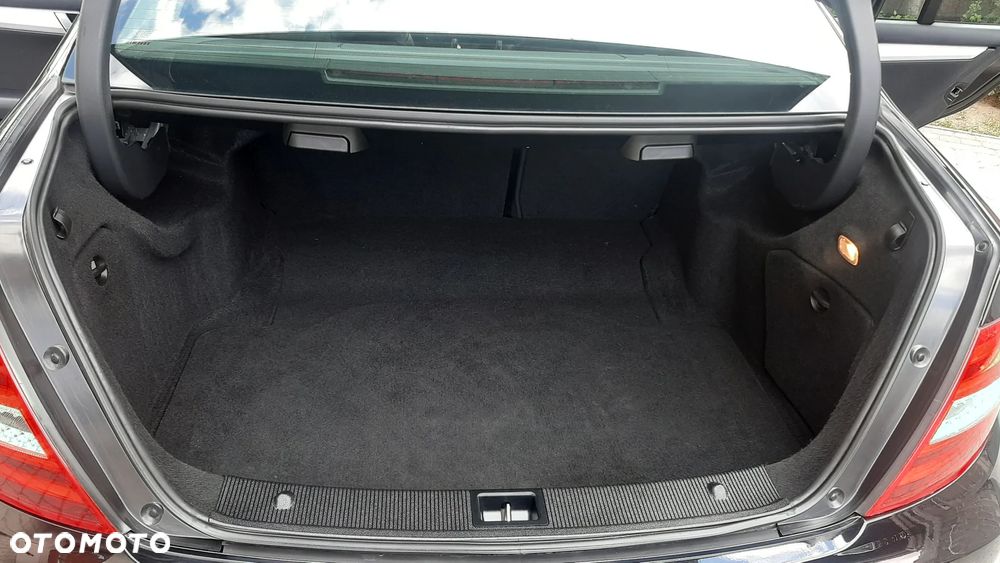 Mercedes-Benz Klasa C 180 CGI BlueEFFICIENCY Avantgarde - 35