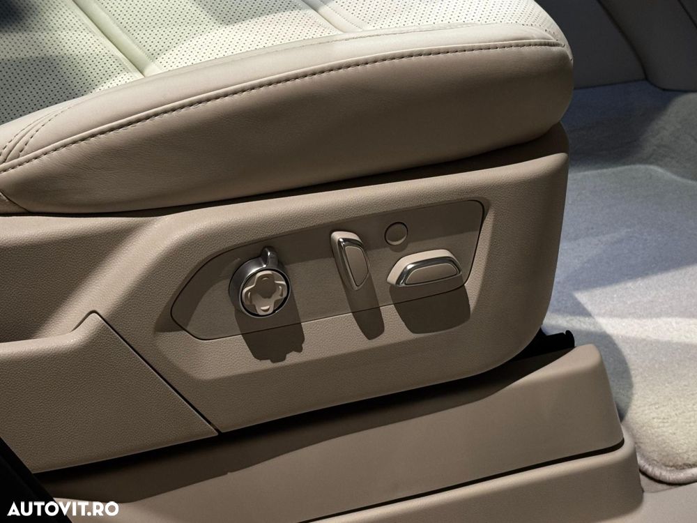 Cadillac Escalade - 33