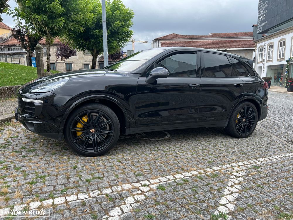 Porsche Cayenne S E-Hybrid - 2