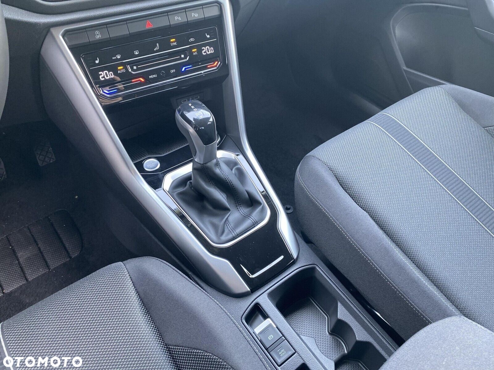 Volkswagen T-Roc - 15