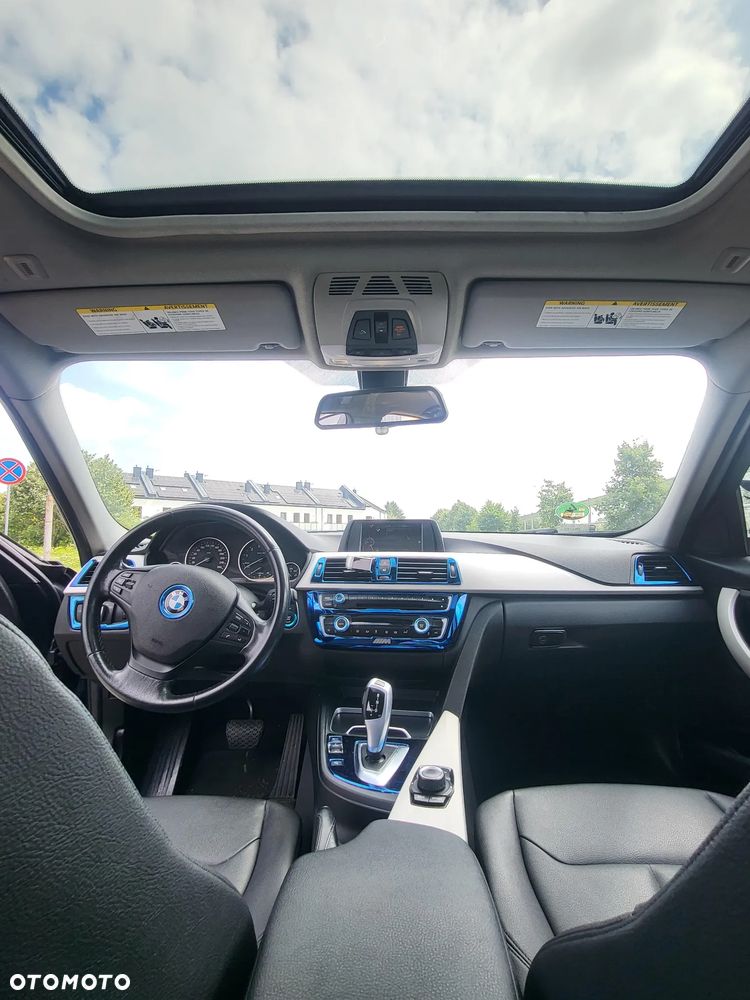 BMW Seria 3 320i - 10