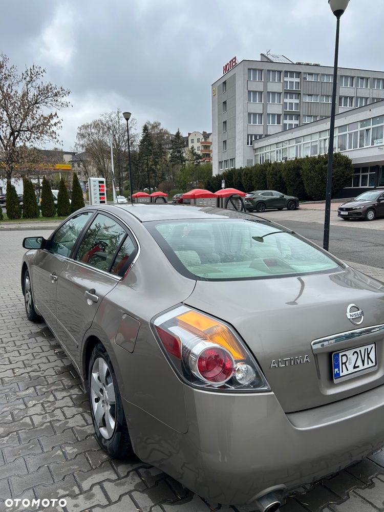 Nissan Altima - 3