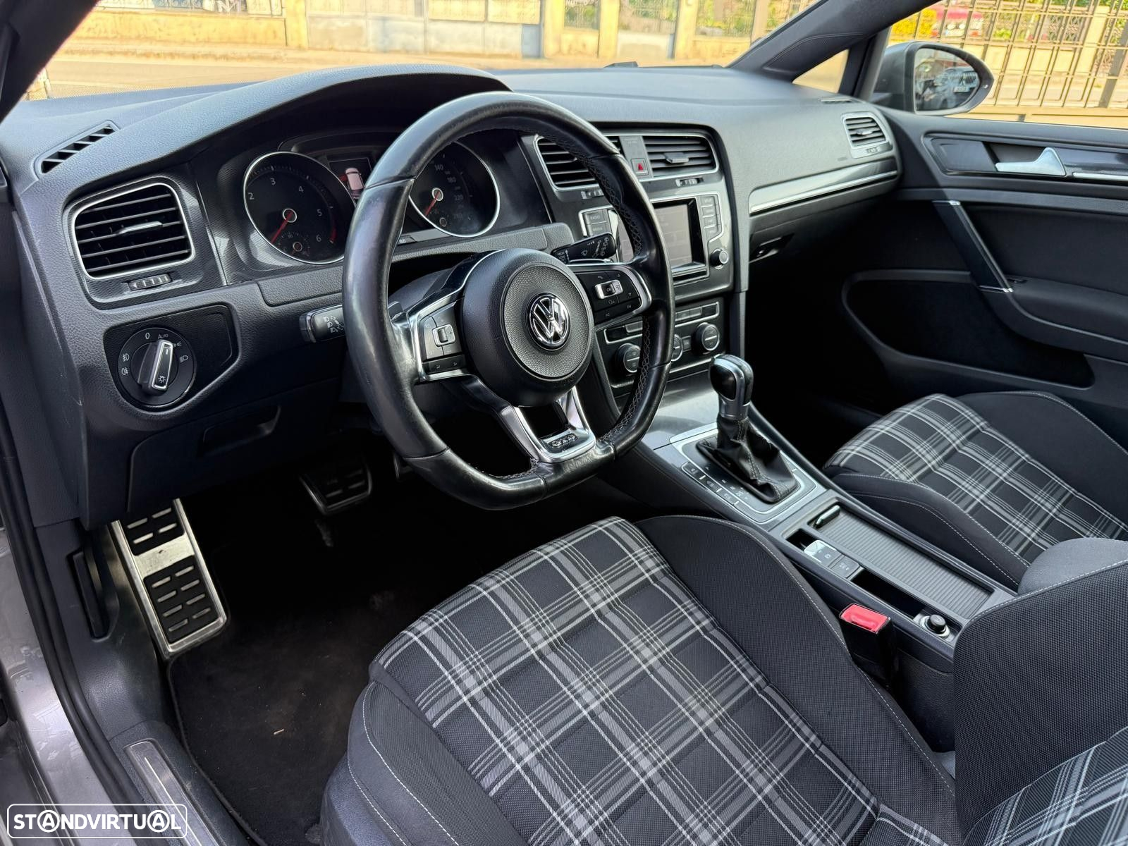 VW Golf 2.0 TDi GTD DSG - 12
