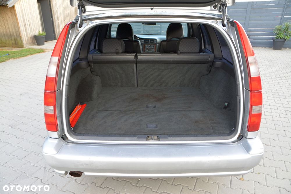 Volvo V70 2.5 - 19