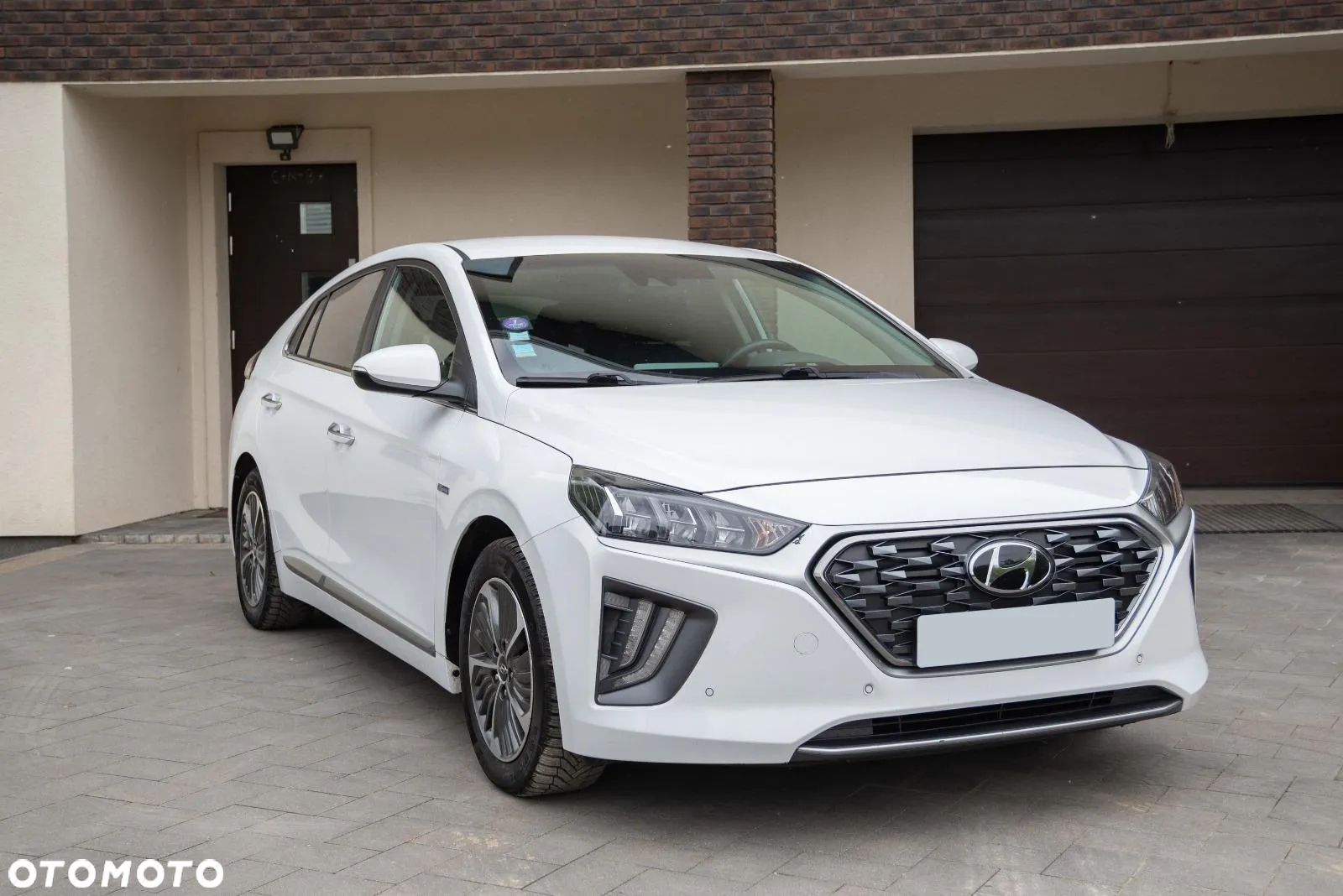 Hyundai IONIQ Plug-in-Hybrid 1.6 GDI Premium - 2