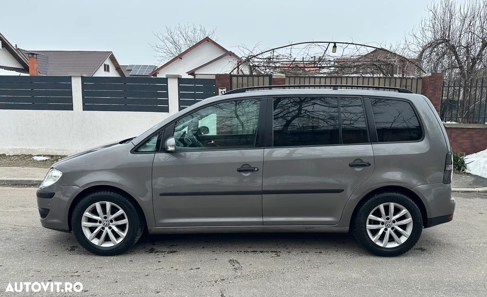 Volkswagen Touran - 13