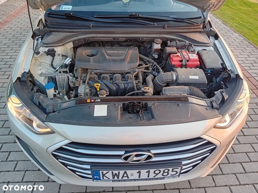 Hyundai Elantra 1.6 Style - 12