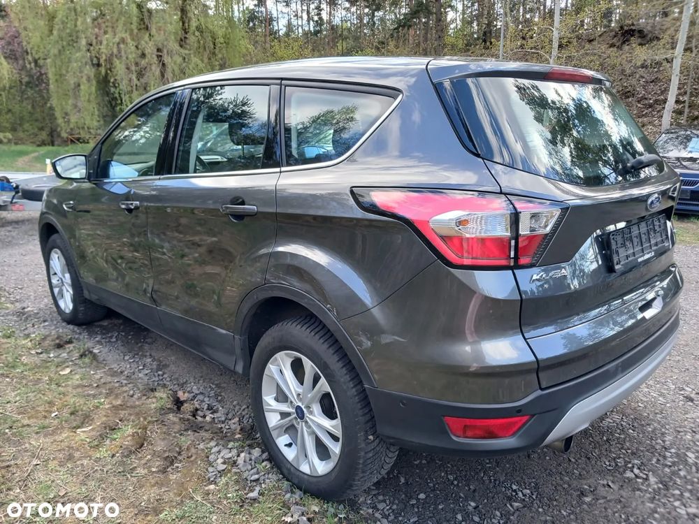 Ford Kuga 1.5 EcoBoost 2x4 Titanium - 4