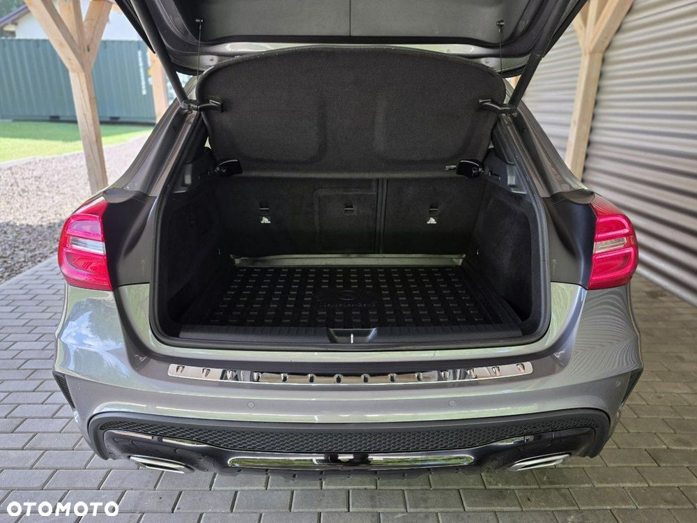 Mercedes-Benz GLA - 24