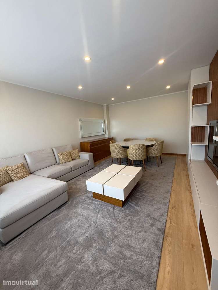 Apartamento T2 em Vila Nova de Gaia com elevador CO - Grande imagem: 2/12