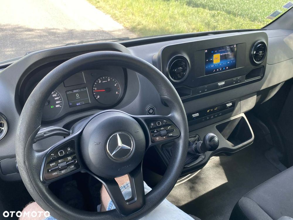 Mercedes-Benz Sprinter - 14