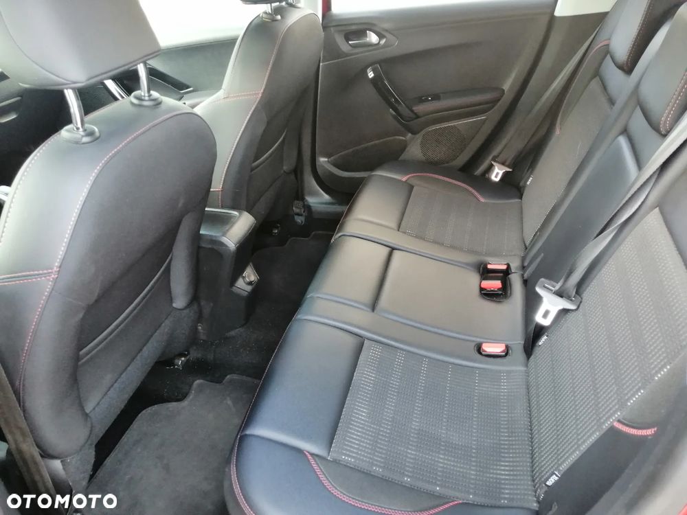 Peugeot 2008 1.5 BlueHDi GT Line S&S - 6