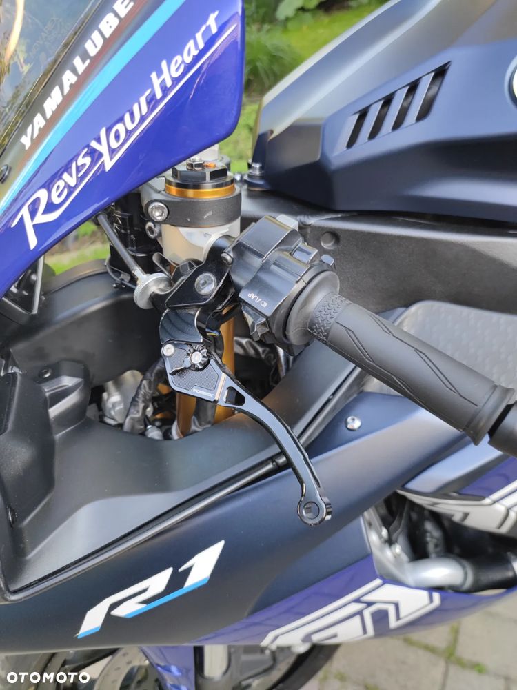 Yamaha R1 - 6