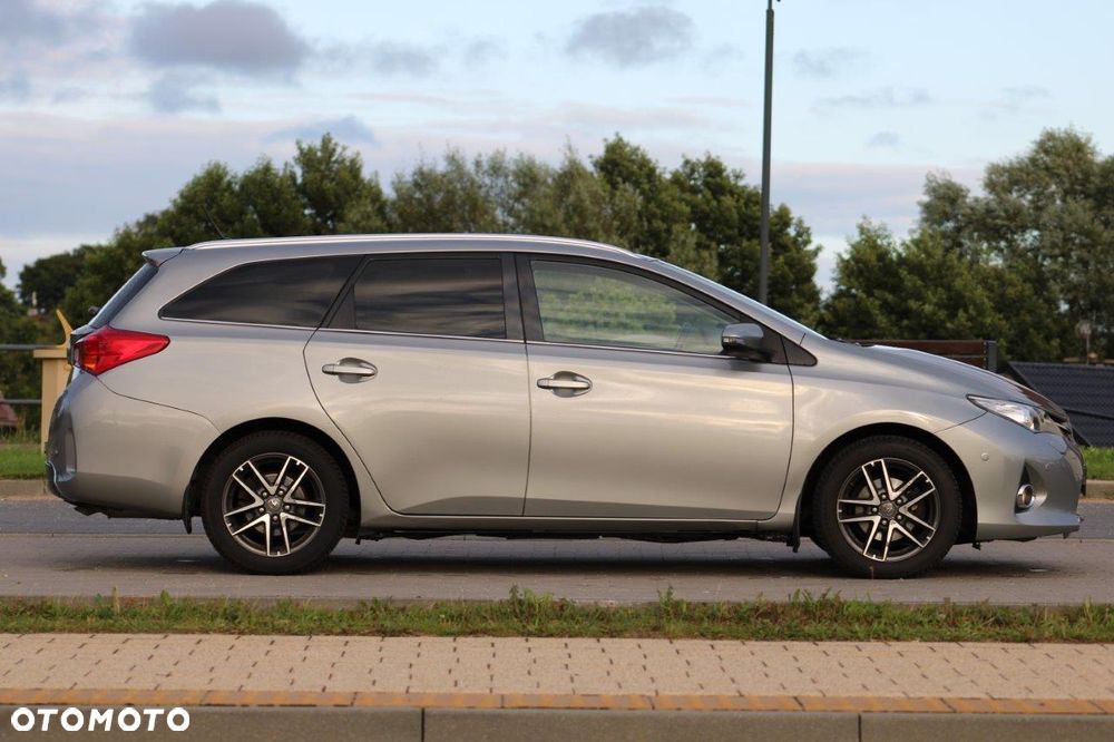 Toyota Auris 1.6 Valvematic Executive - 11