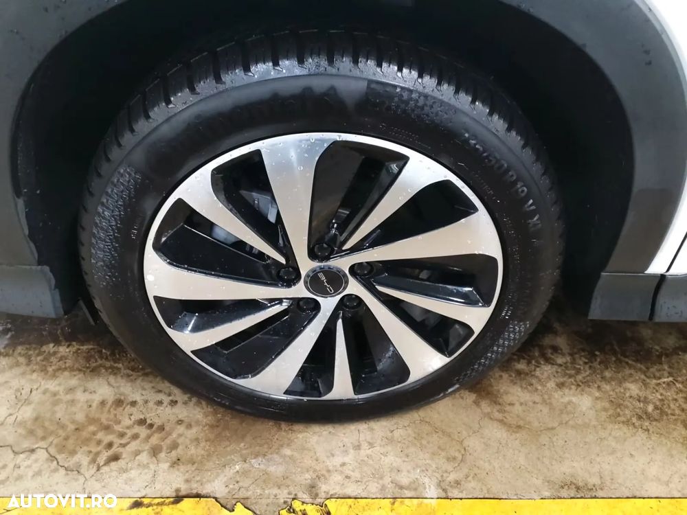 BYD Seal U 2025 — imagine 9