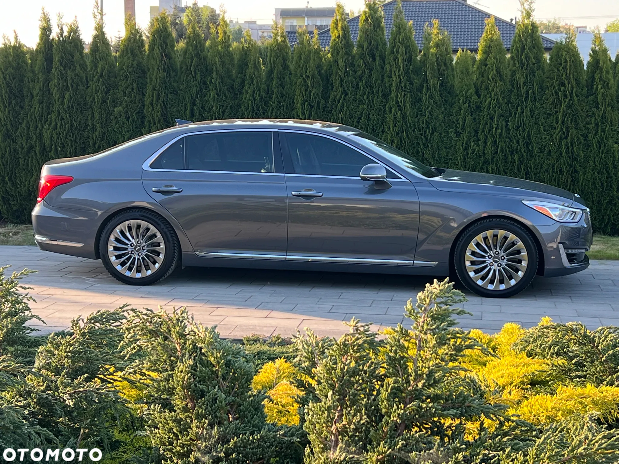 Genesis G90 - 5
