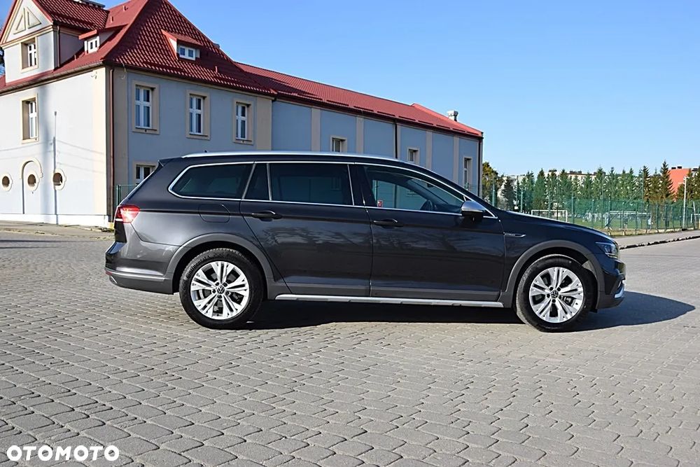 Volkswagen Passat Alltrack 2.0 TDI SCR DSG 4Motion - 6