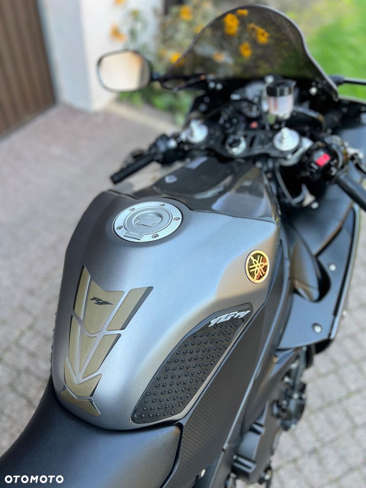 Yamaha R1 - 20