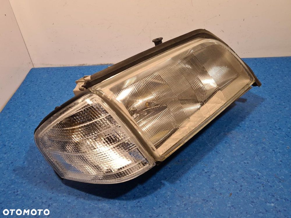 MERCEDES-BENZ W202 C 180 REFLEKTOR PRAWY - 2