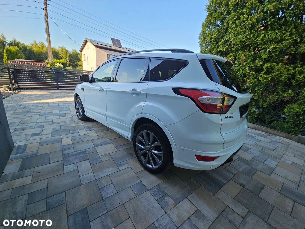 Ford Kuga 1.5 EcoBoost 2x4 ST-Line - 4