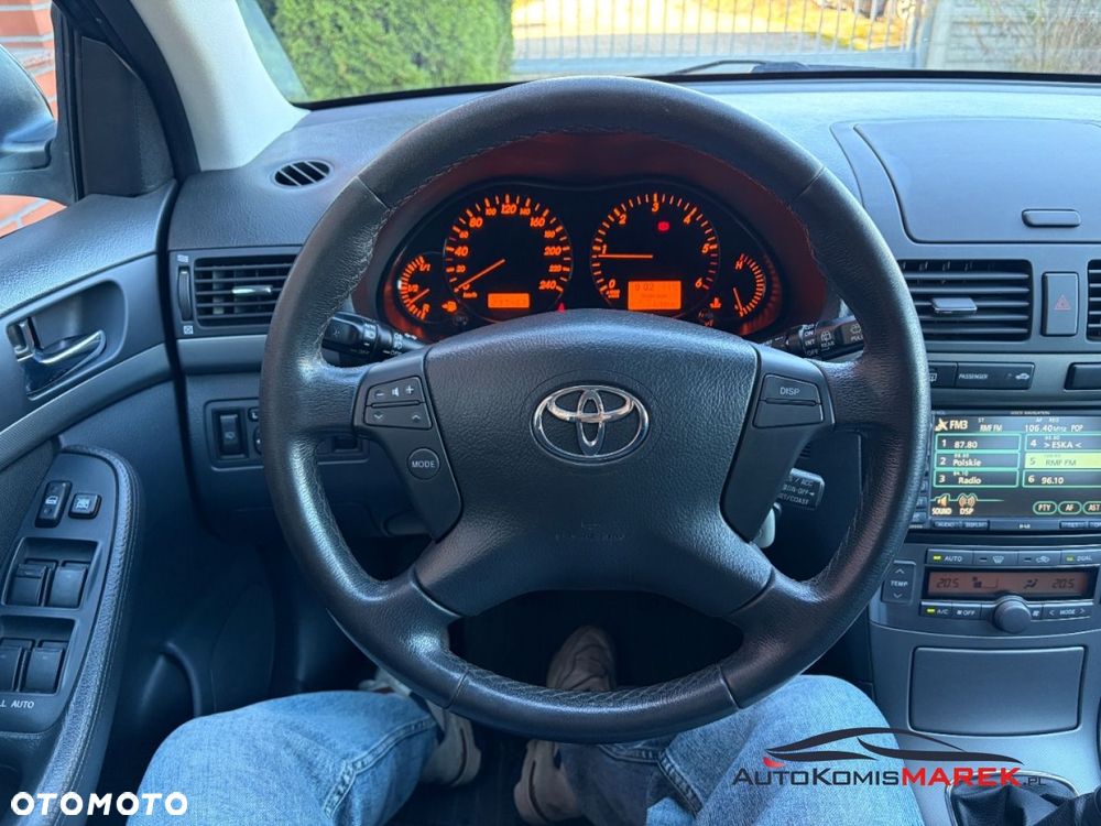 Toyota Avensis - 10