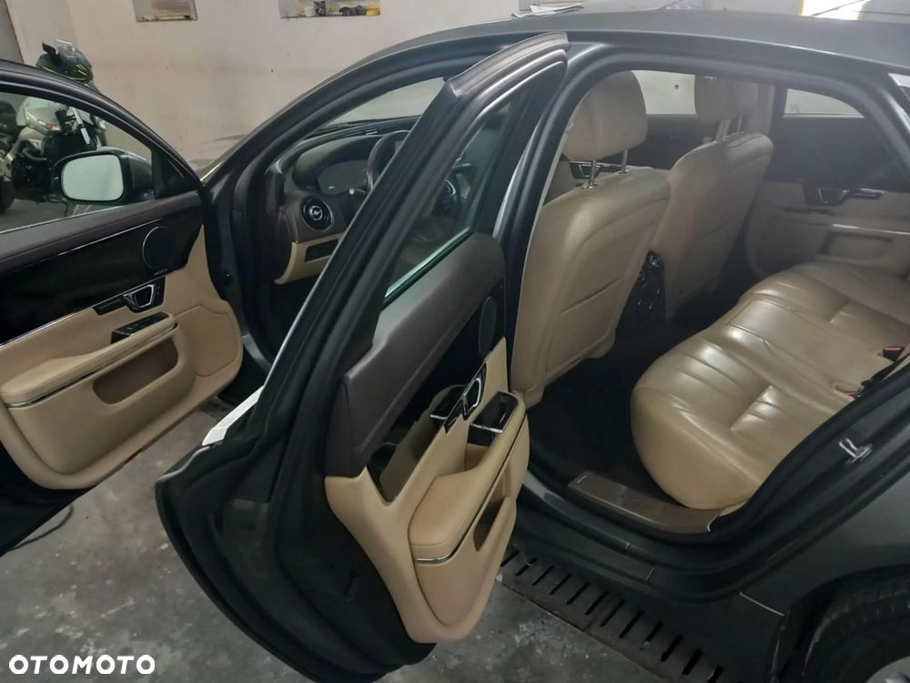 Jaguar XJ 3.0 D V6 LWB Premium Luxury - 10