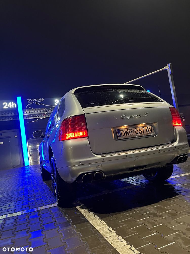 Porsche Cayenne - 1
