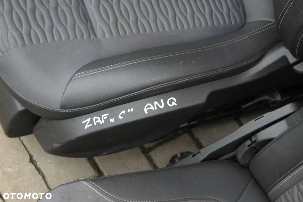 KOMPLET PRZEKŁADKA FOTELE BOCZKI PLASTIKI WYKŁADZINA PASY OPEL ZAFIRA C 7 OSÓB PÓŁSKÓRA - 24