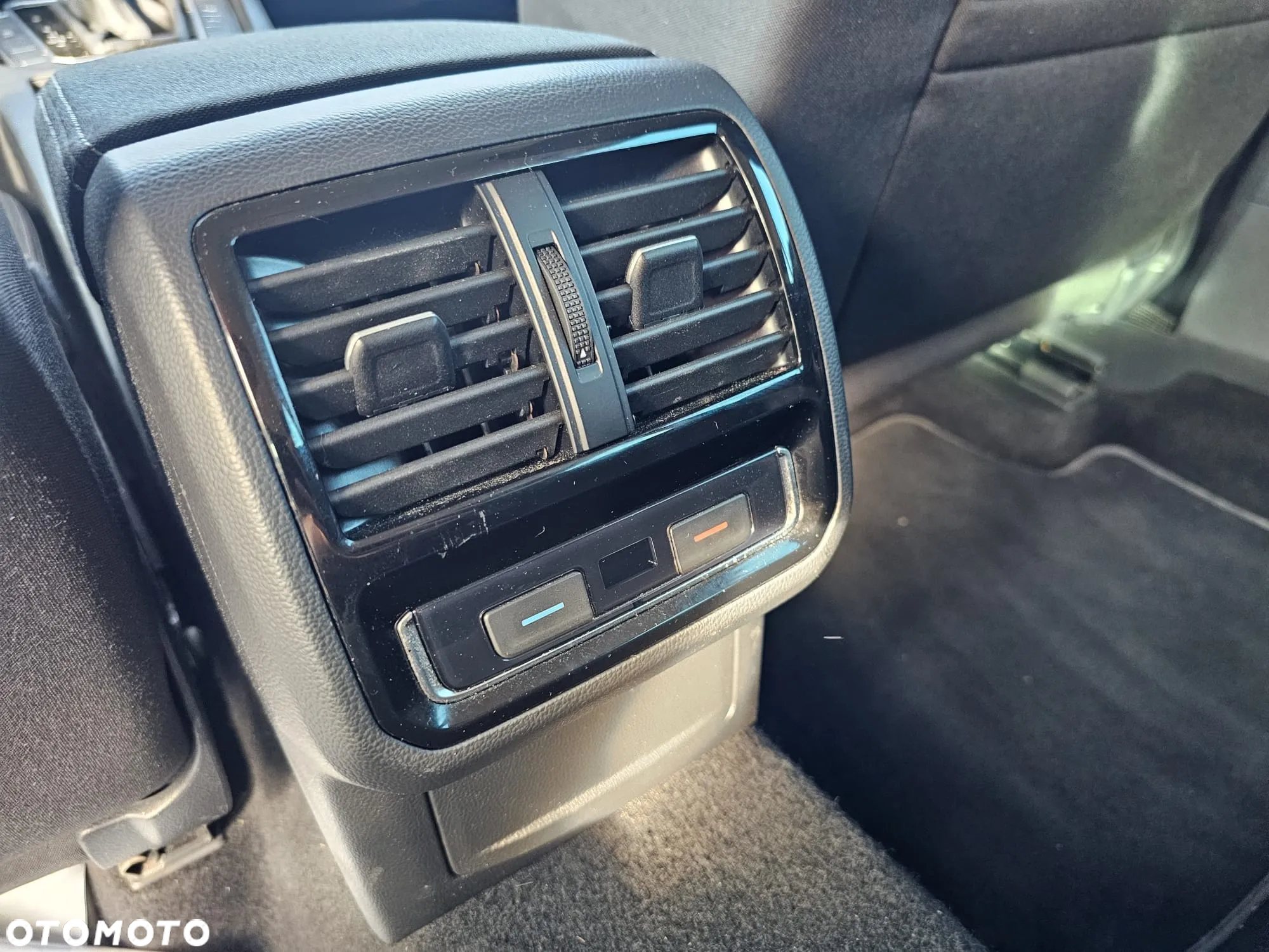 Volkswagen Passat 2.0 TSI Business DSG - 12